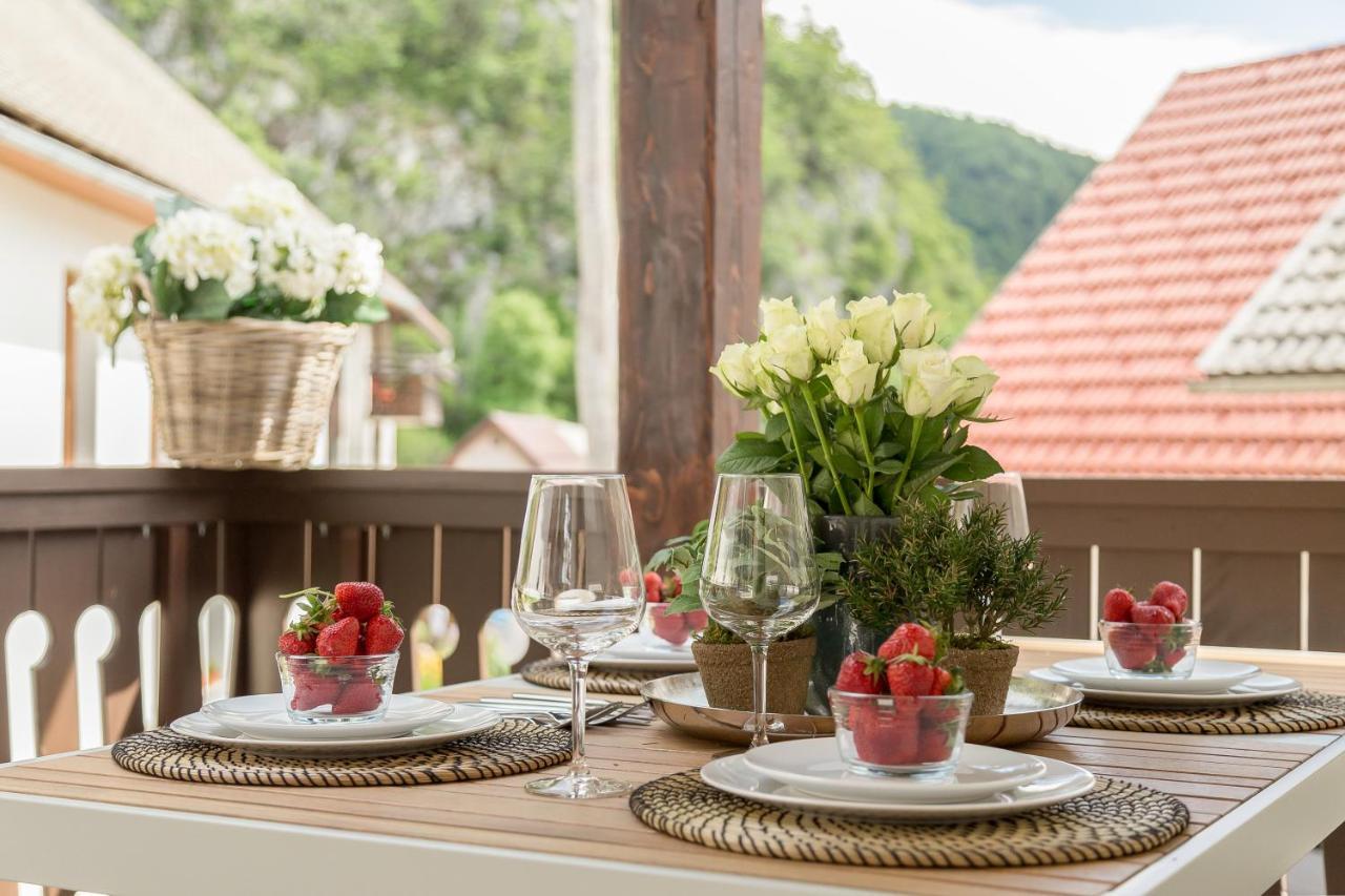 House Bella Apartment โบฮินิสกา เบลา ภายนอก รูปภาพ