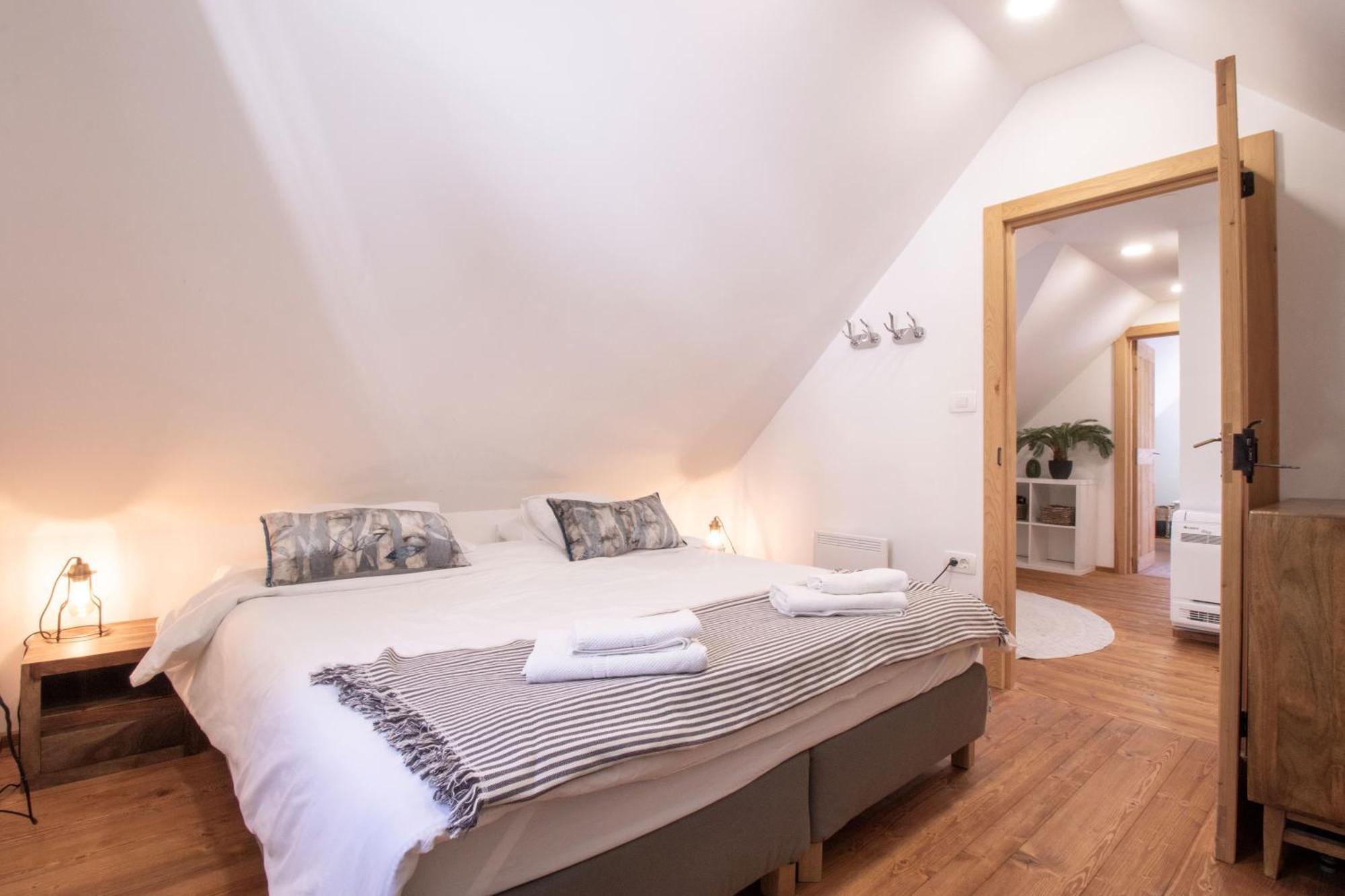 House Bella Apartment โบฮินิสกา เบลา ภายนอก รูปภาพ